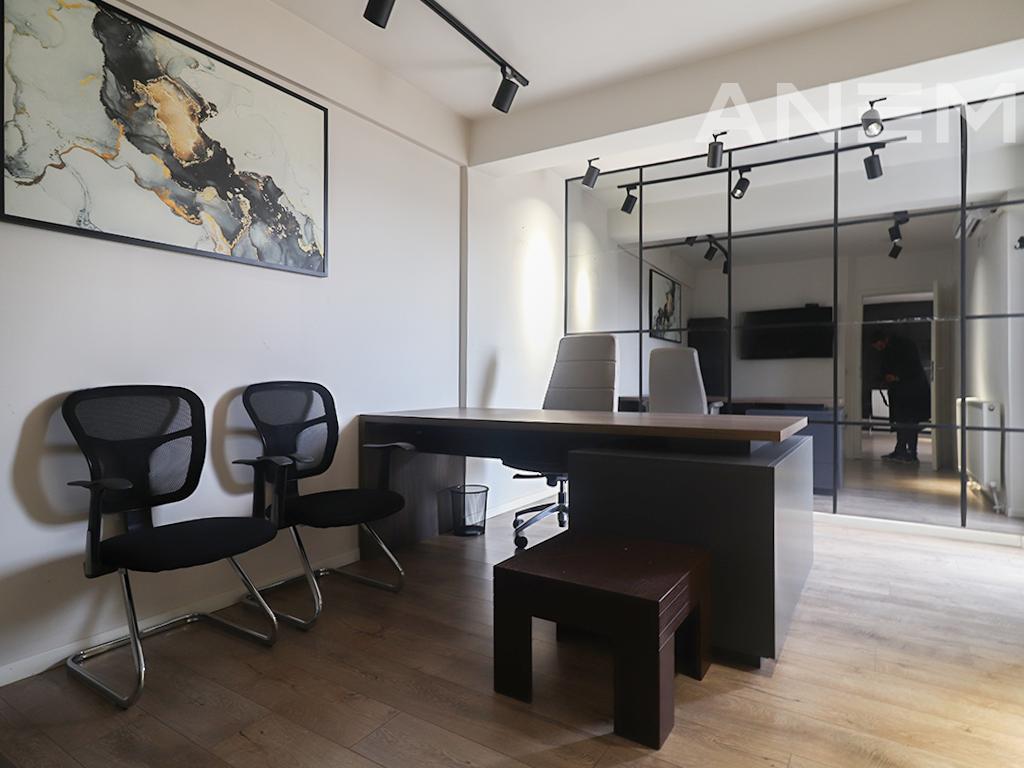 Zyre me qira me 3 hapësira pune në Kalabri