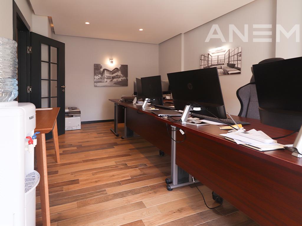 Zyre me qira me 2 hapësira pune në Qendër