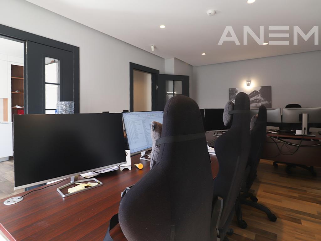 Zyre me qira me 2 hapësira pune në Qendër