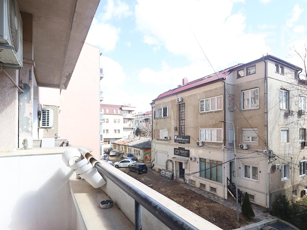 Zyre me qira me 2 hapësira pune në Qendër