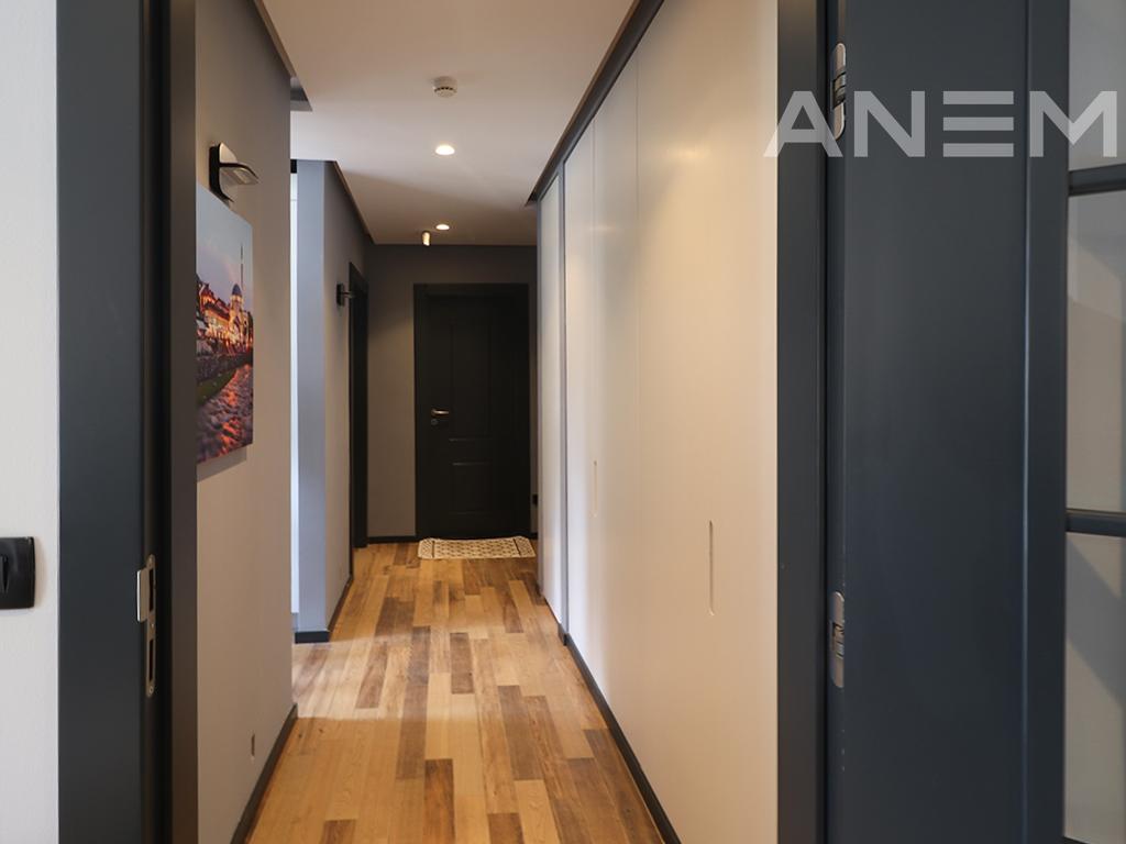 Zyre me qira me 2 hapësira pune në Qendër