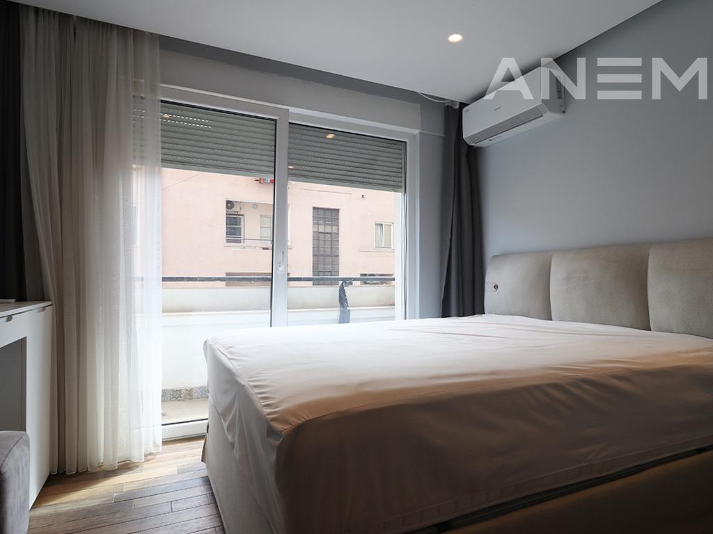 Zyre me qira me 2 hapësira pune në Qendër