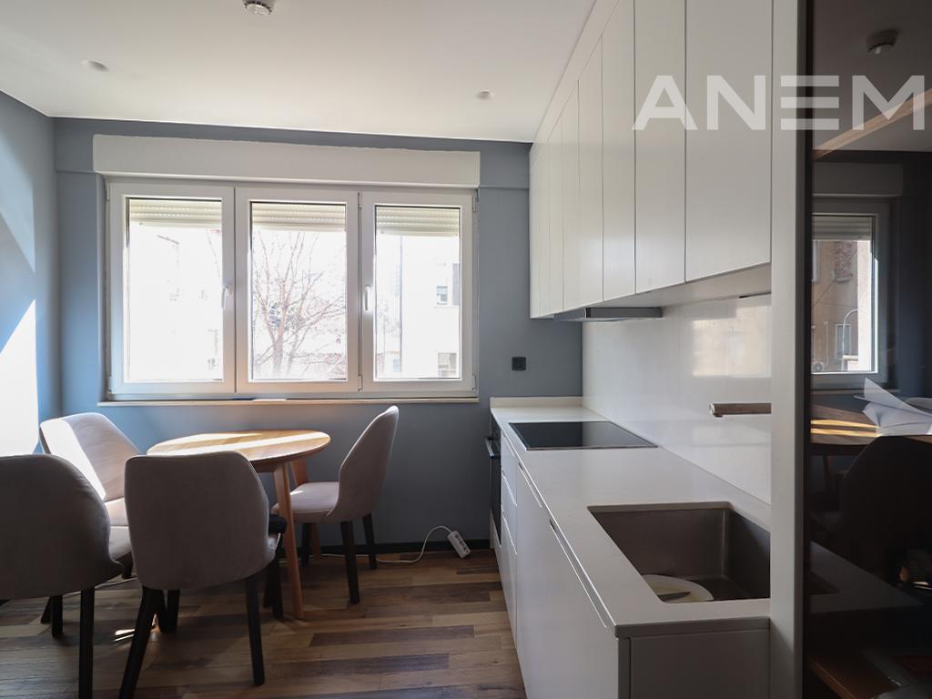 Zyre me qira me 2 hapësira pune në Qendër