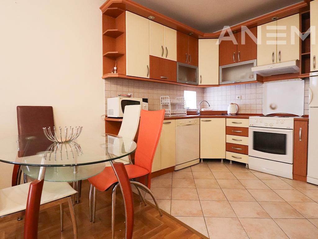 Banesë me qira me 2 dhoma gjumi te Qafa