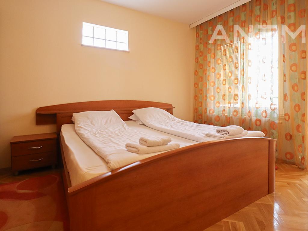 Banesë me qira me 2 dhoma gjumi te Qafa