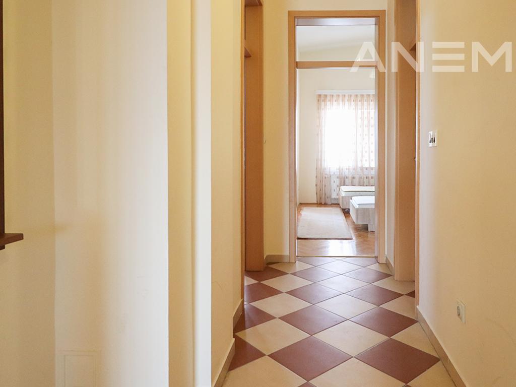 Banesë me qira me 2 dhoma gjumi te Qafa