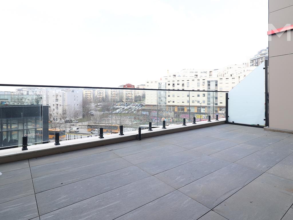 Zyre me qira me 4 hapësira pune në Rrugën B