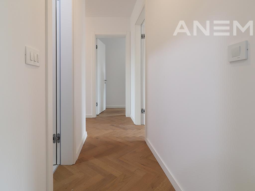 Zyre me qira me 4 hapësira pune në Rrugën B