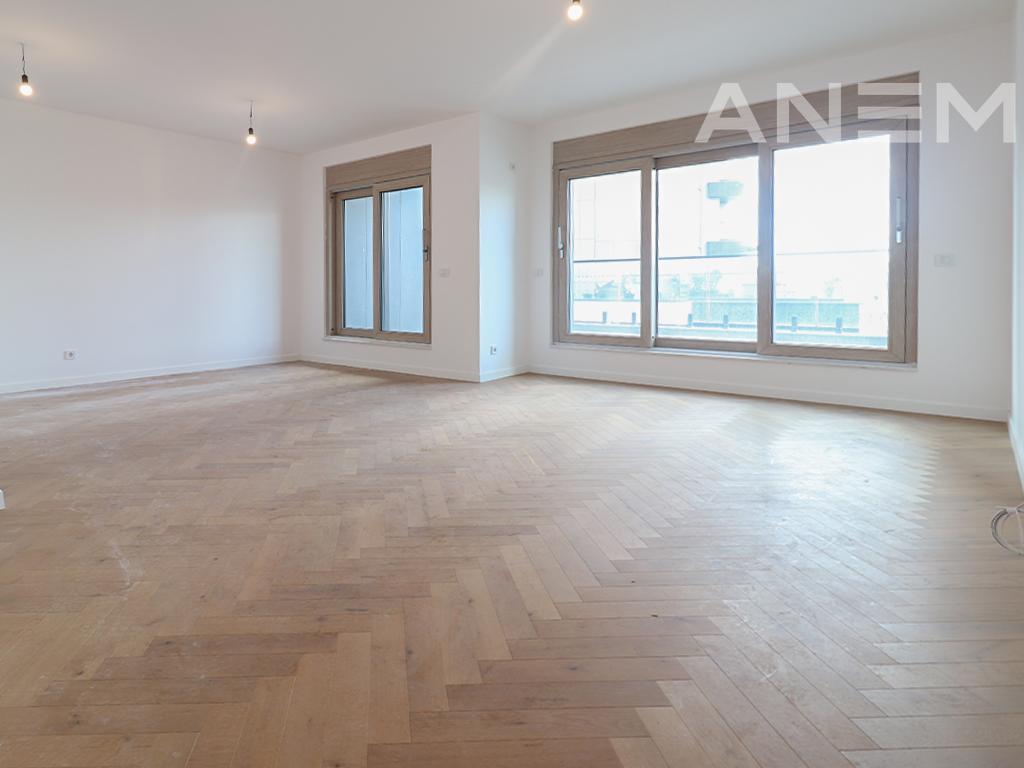 Zyre me qira me 4 hapësira pune në Rrugën B