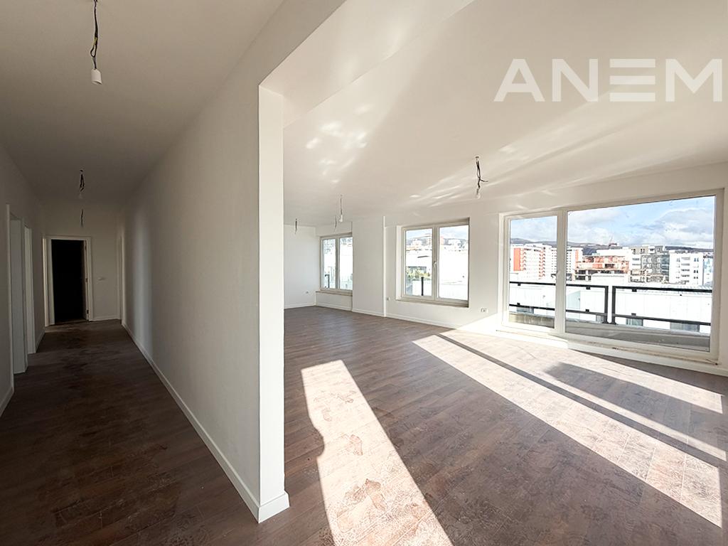 Penthouse në shitje 177m² + 44m² + 35m² në Rrugën C