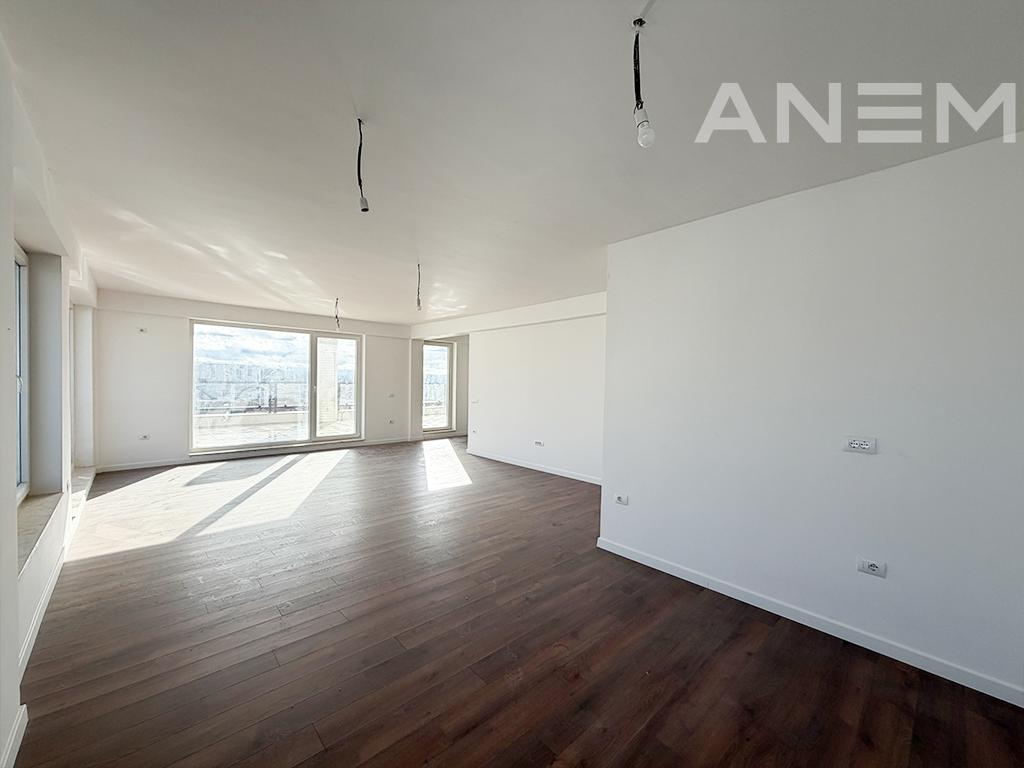 Penthouse në shitje 177m² + 44m² + 35m² në Rrugën C
