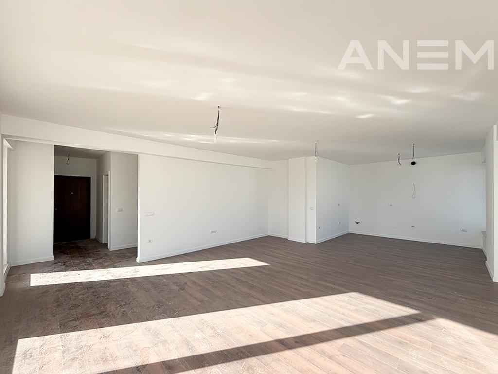 Penthouse në shitje 177m² + 44m² + 35m² në Rrugën C