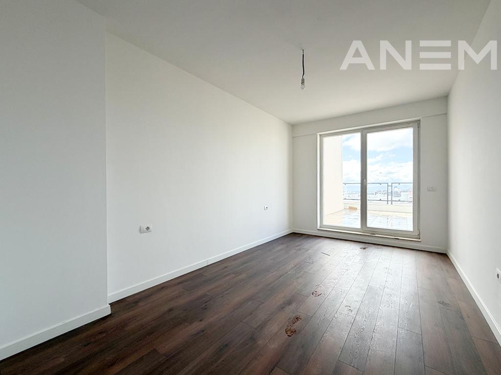 Penthouse në shitje 177m² + 44m² + 35m² në Rrugën C