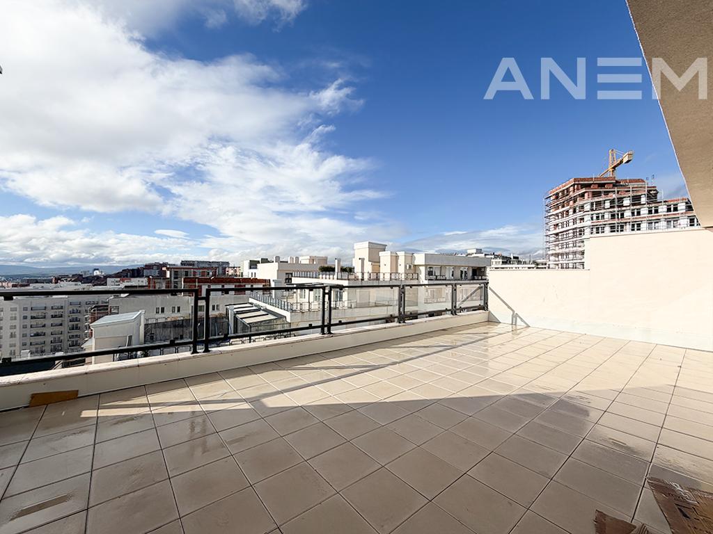 Penthouse në shitje 177m² + 44m² + 35m² në Rrugën C