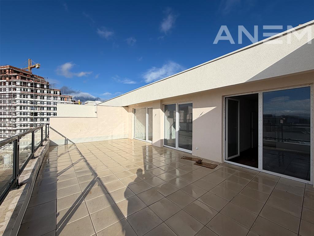 Penthouse në shitje 177m² + 44m² + 35m² në Rrugën C