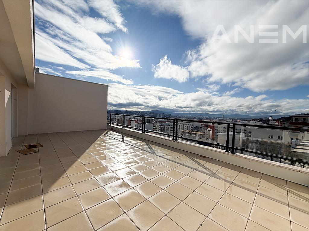 Penthouse në shitje 177m² + 44m² + 35m² në Rrugën C