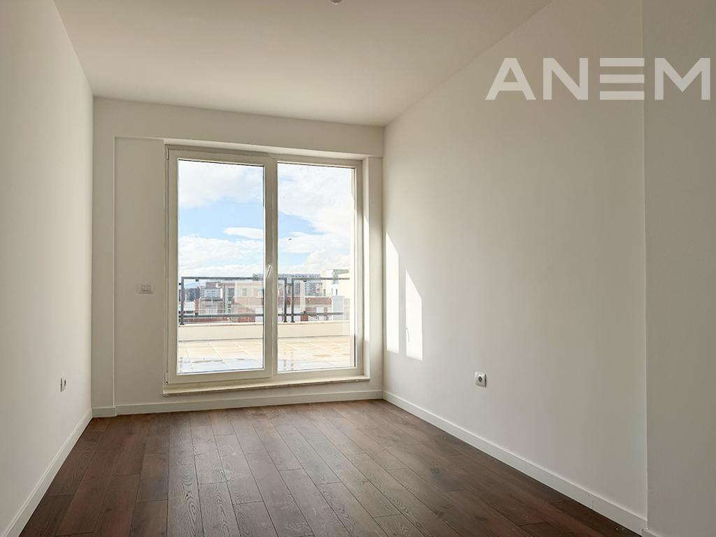 Penthouse në shitje 177m² + 44m² + 35m² në Rrugën C