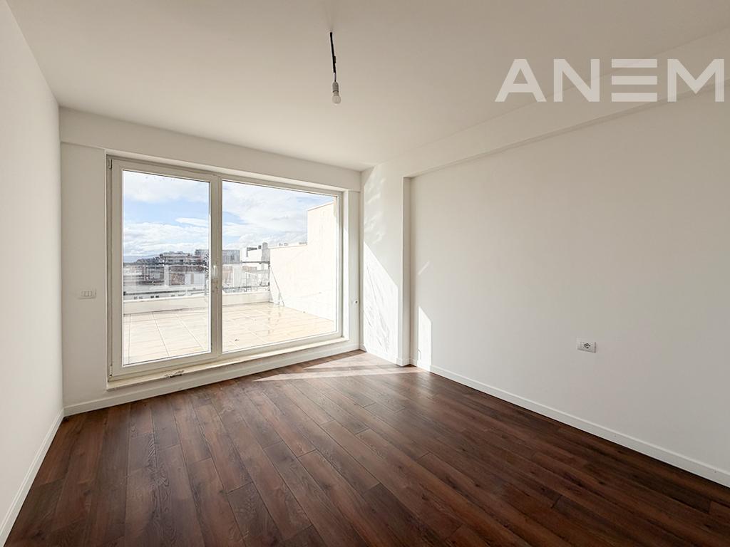 Penthouse në shitje 177m² + 44m² + 35m² në Rrugën C