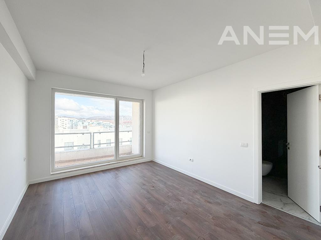 Penthouse në shitje 177m² + 44m² + 35m² në Rrugën C