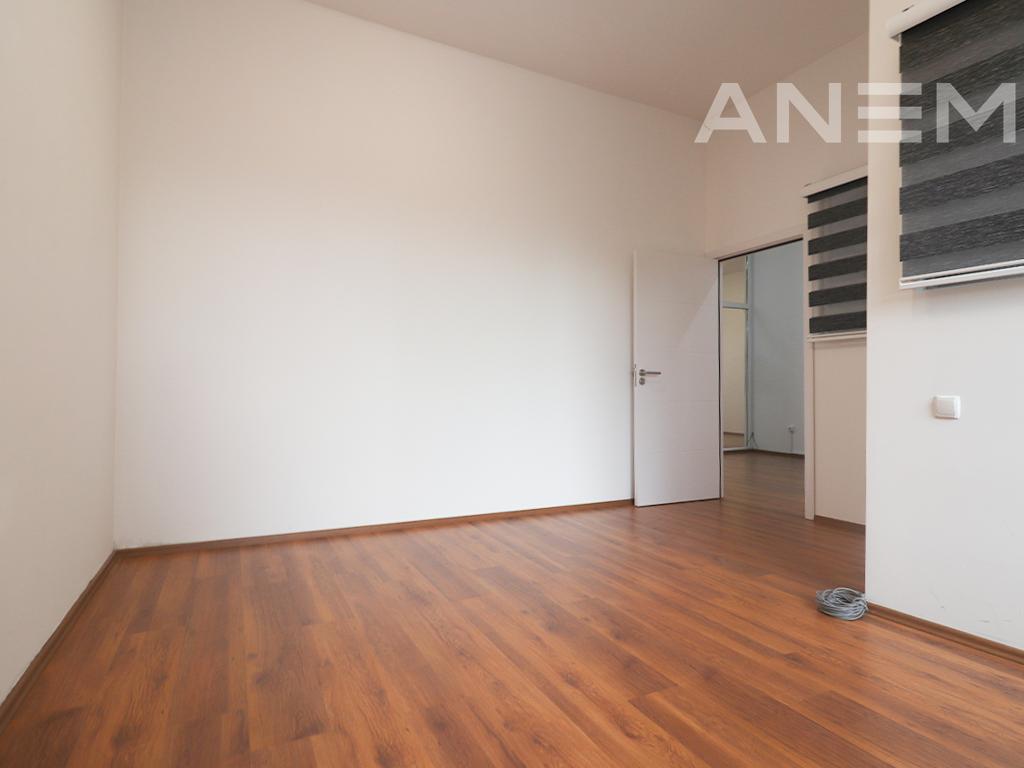 Zyre me qira me 5 hapësira pune në Kalabri