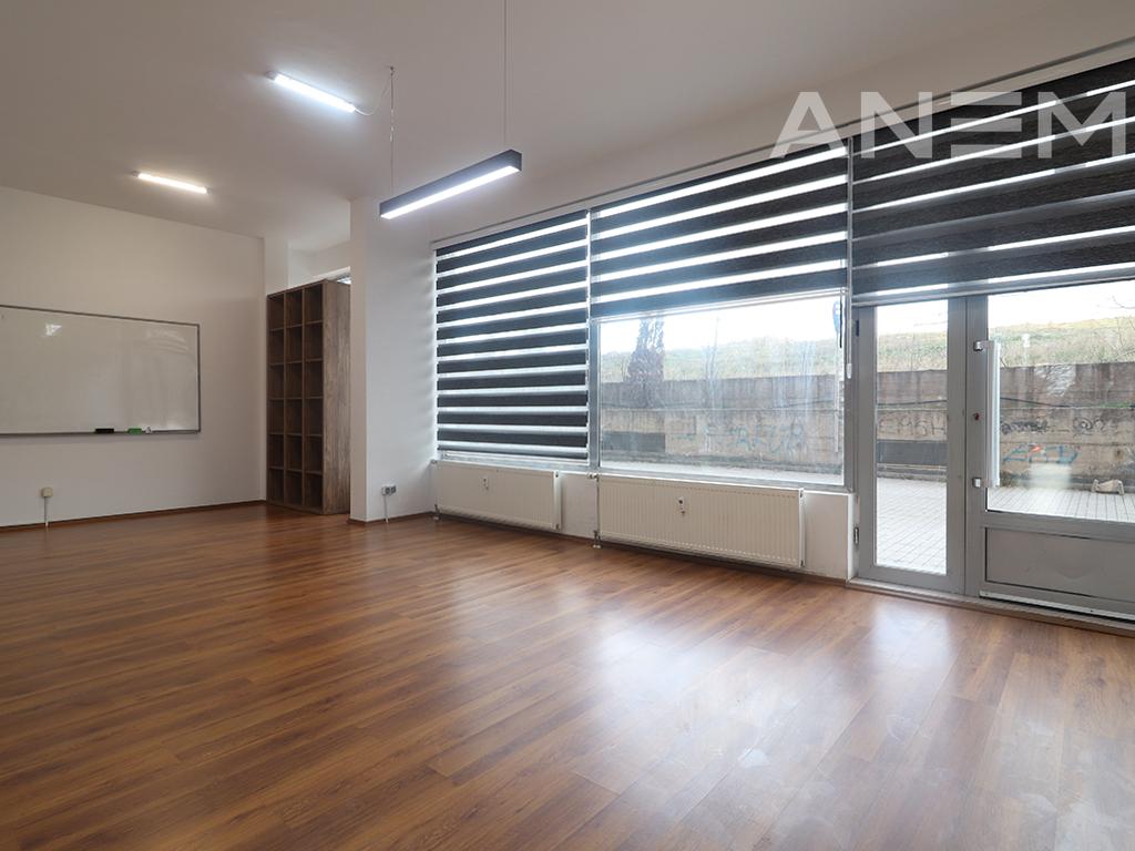 Zyre me qira me 5 hapësira pune në Kalabri