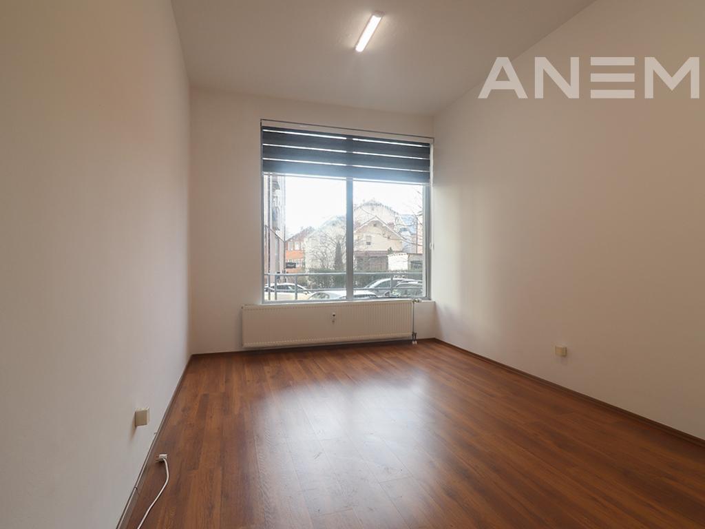 Zyre me qira me 5 hapësira pune në Kalabri