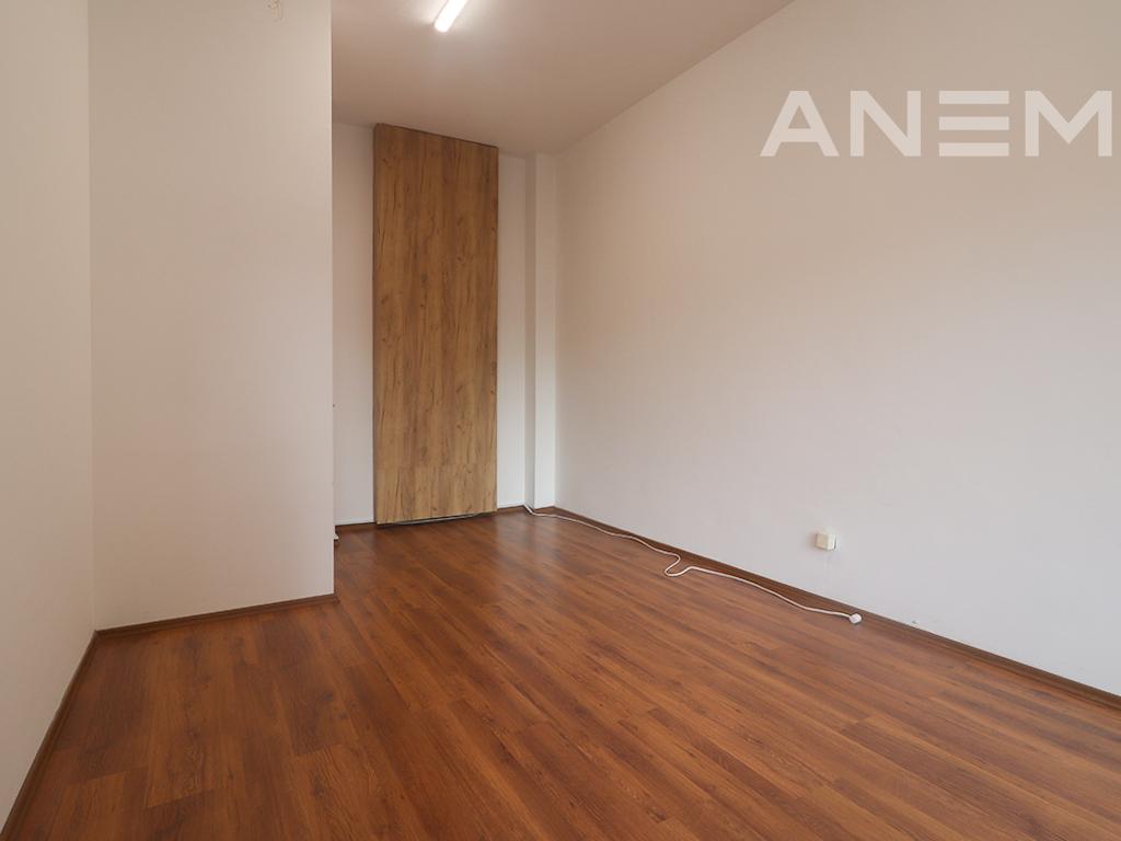 Zyre me qira me 5 hapësira pune në Kalabri