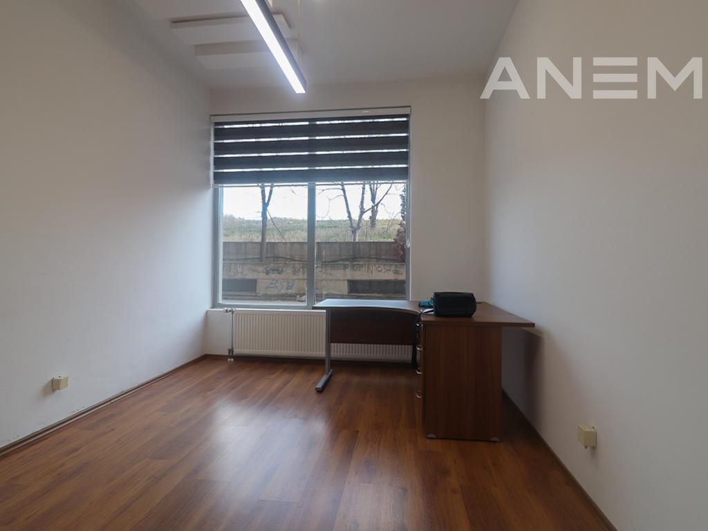 Zyre me qira me 5 hapësira pune në Kalabri