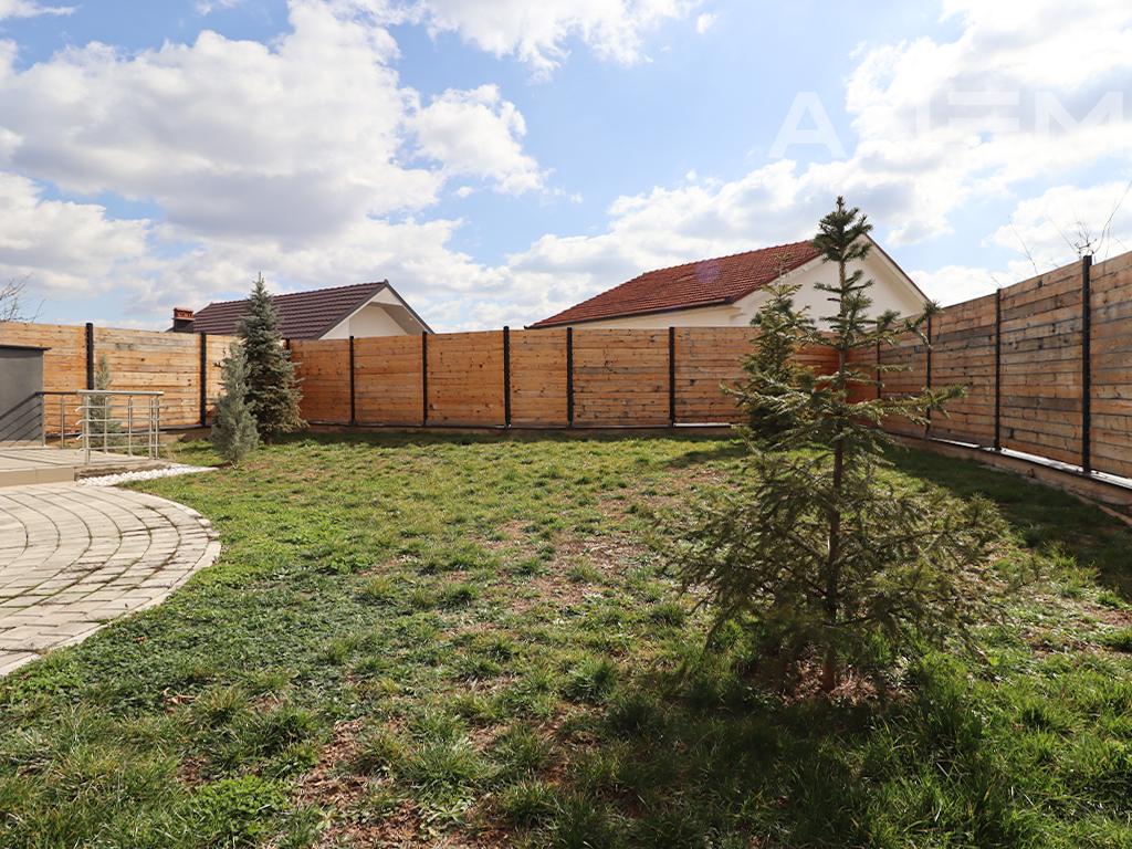 Shtëpi me qira me 3 dhoma gjumi në Kodrën e Trimave