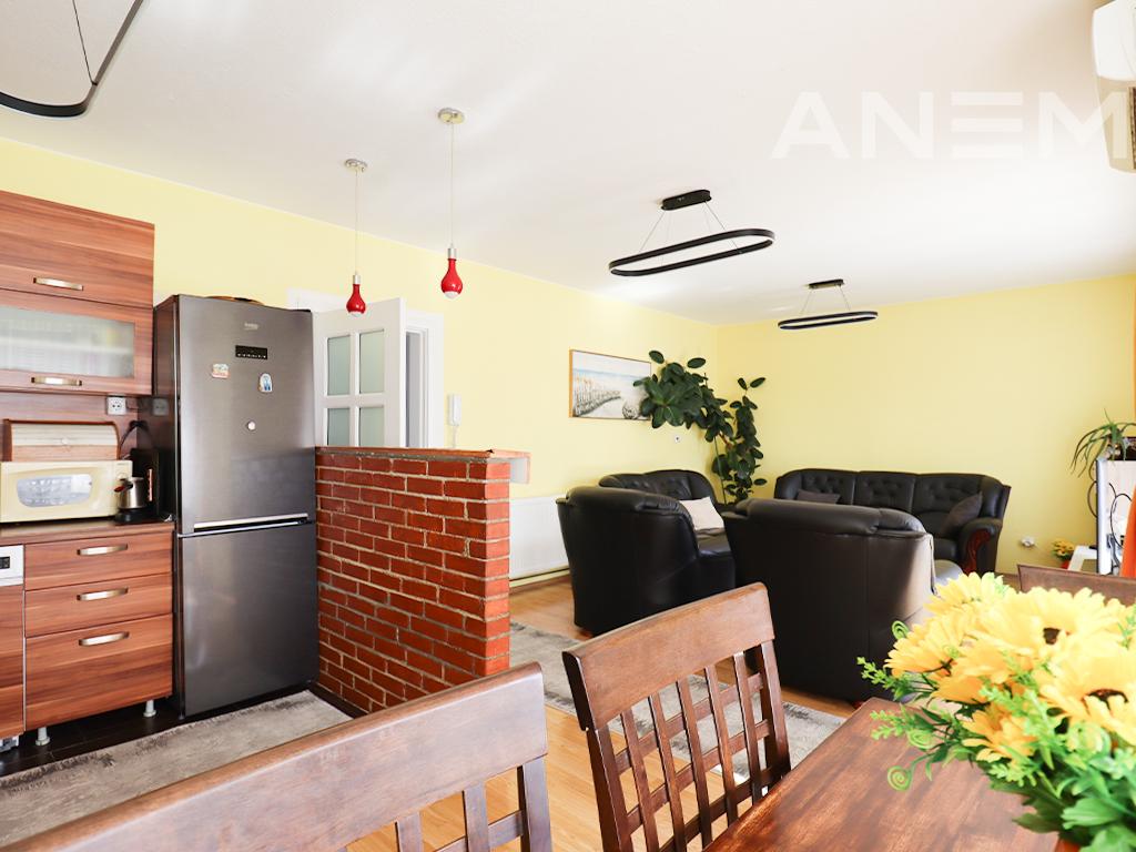 Shtëpi me qira me 3 dhoma gjumi në Kodrën e Trimave