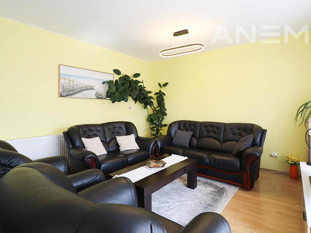 Shtëpi me qira me 3 dhoma gjumi në Kodrën e Trimave