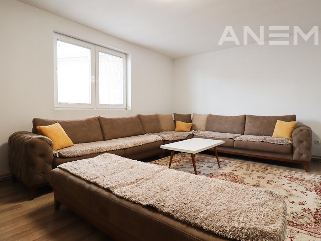 Shtëpi me qira me 3 dhoma gjumi në Kodrën e Trimave