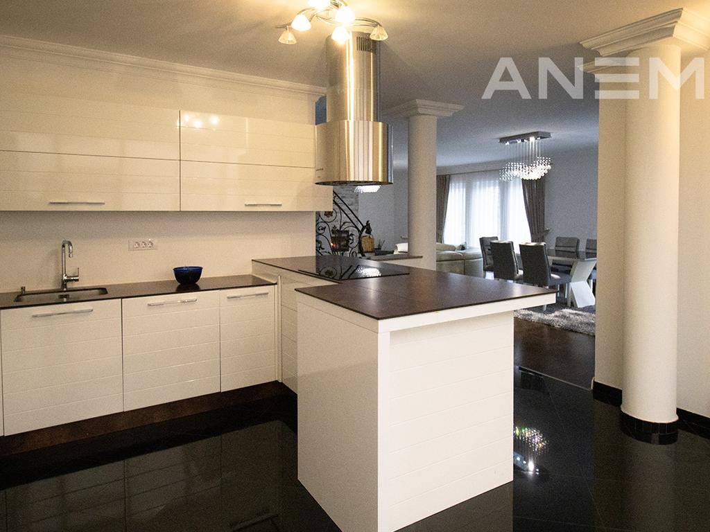 Shtëpi me qira 400m² në Veternik