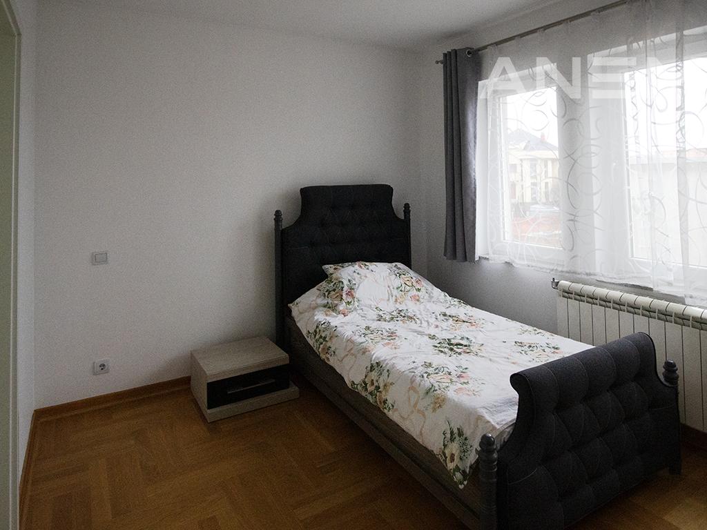 Shtëpi me qira 400m² në Veternik