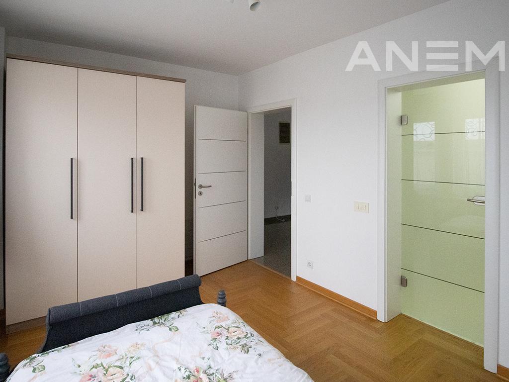 Shtëpi me qira 400m² në Veternik