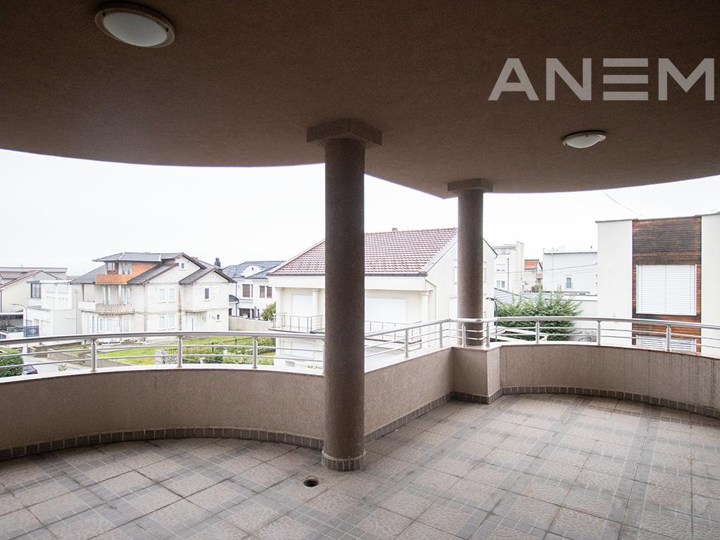 Shtëpi me qira 400m² në Veternik