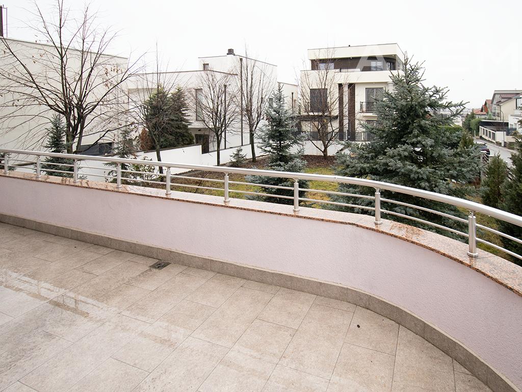 Shtëpi me qira 400m² në Veternik