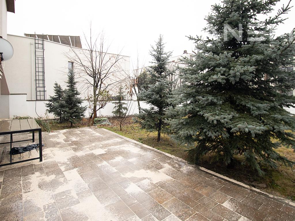 Shtëpi me qira 400m² në Veternik