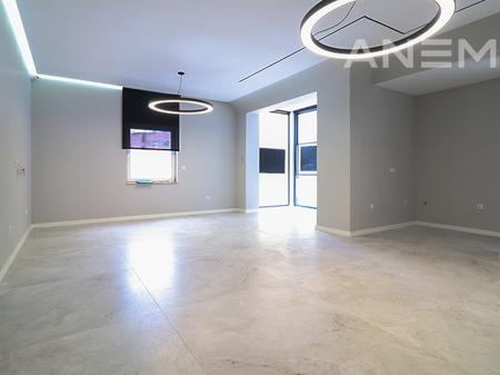 Zyre me qira me 4 hapësira pune në Qendër