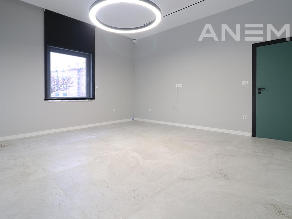 Zyre me qira me 4 hapësira pune në Qendër