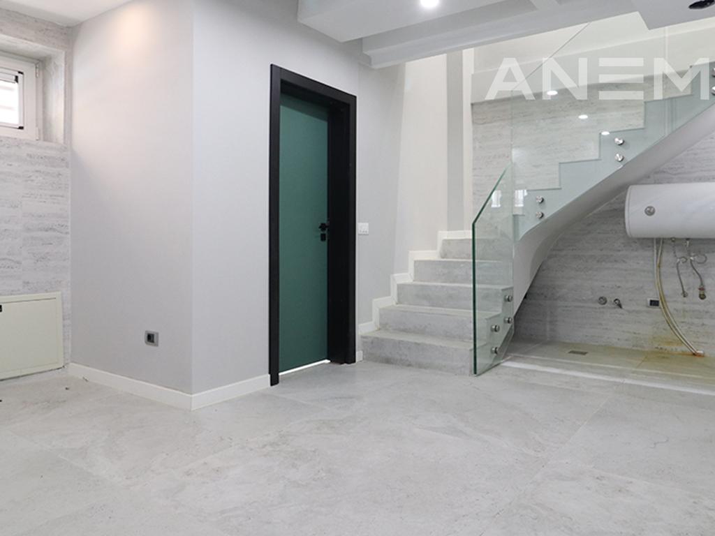 Zyre me qira me 4 hapësira pune në Qendër