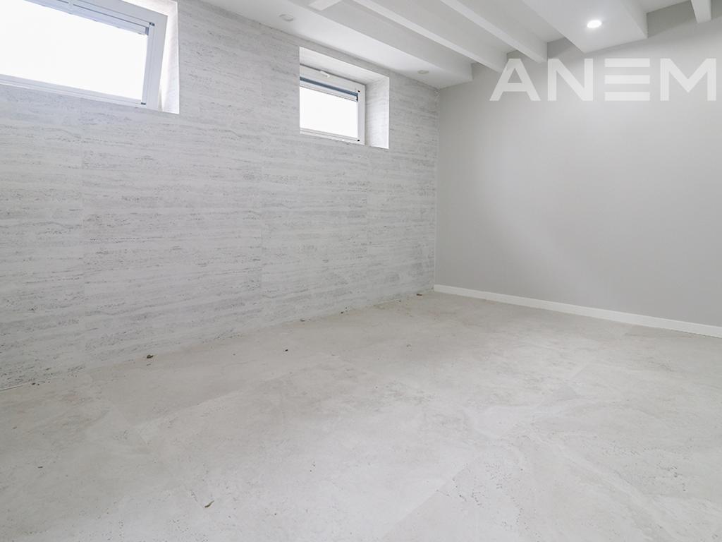 Zyre me qira me 4 hapësira pune në Qendër