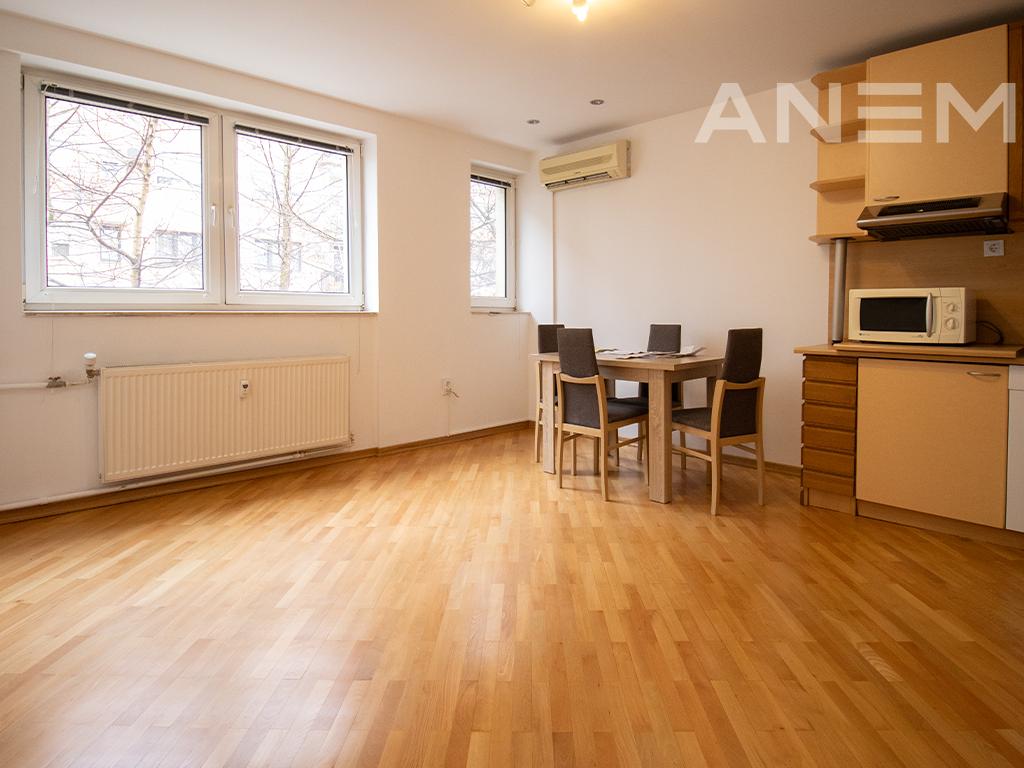 Zyre me qira me 3 hapësira pune në Ulpianë