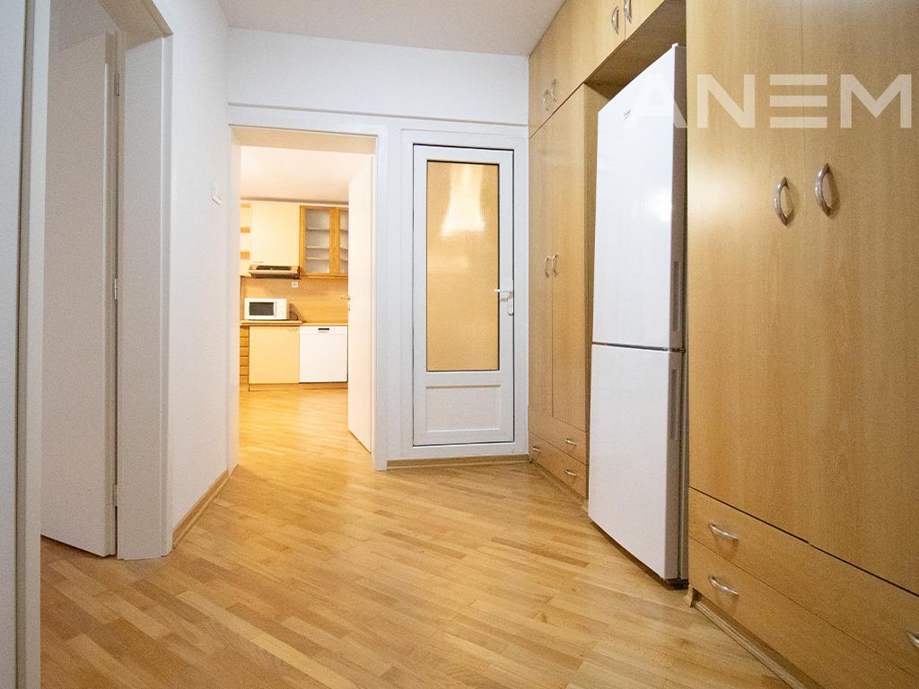 Zyre me qira me 3 hapësira pune në Ulpianë