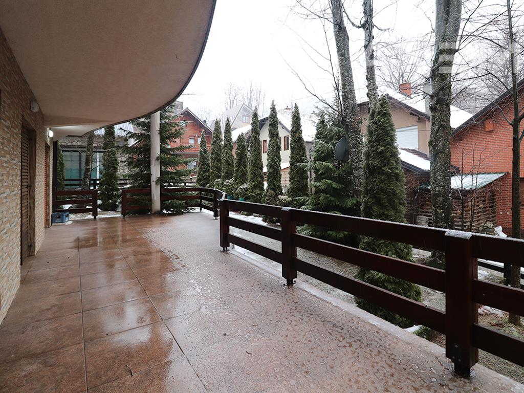 Vilë në shitje 260m² në Brezovicë