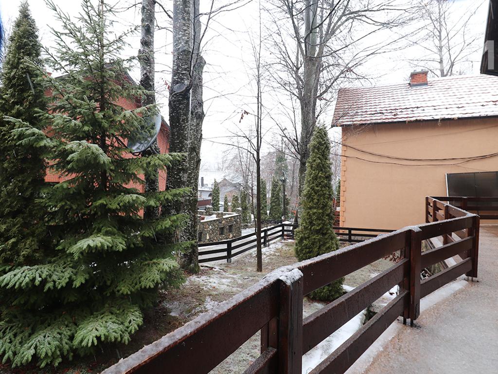 Vilë në shitje 260m² në Brezovicë