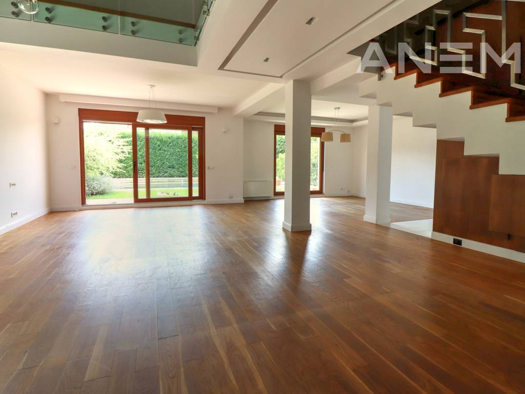 Shtëpi në shitje 360m² + 60m² bodrum dhe 100m² nënkulm në Marigona Residencë.