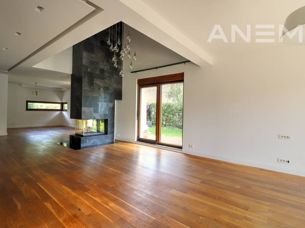 Shtëpi në shitje 360m² + 60m² bodrum dhe 100m² nënkulm në Marigona Residencë.