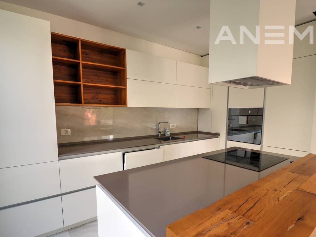 Shtëpi në shitje 360m² + 60m² bodrum dhe 100m² nënkulm në Marigona Residencë.