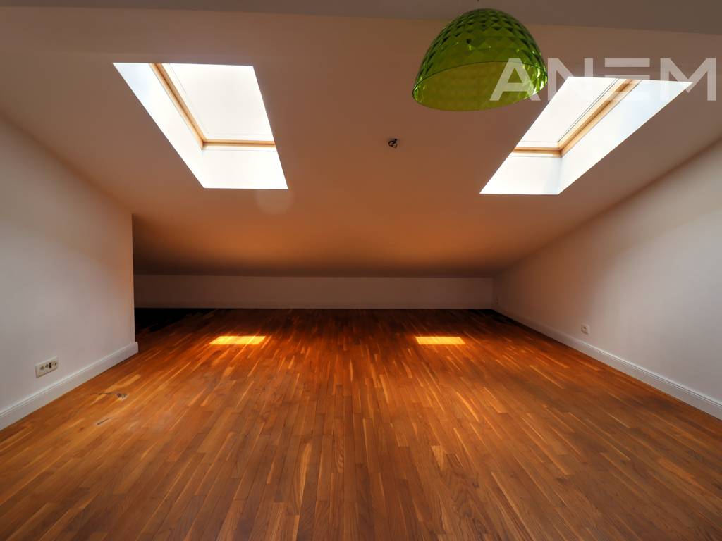 Shtëpi në shitje 360m² + 60m² bodrum dhe 100m² nënkulm në Marigona Residencë.